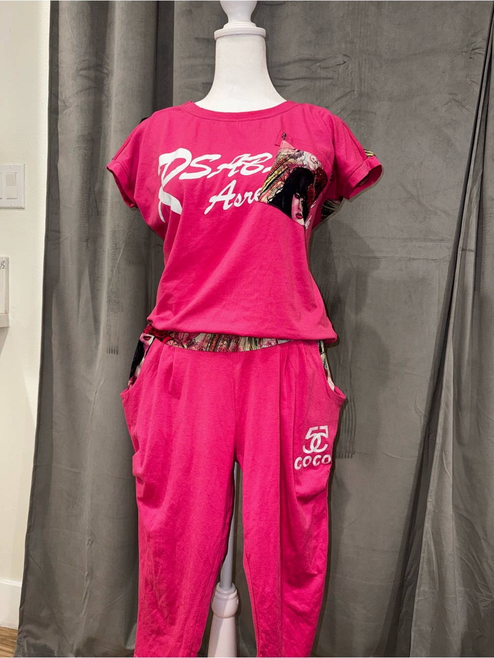 Women’s Hot Pink Graphic Two-Piece Lounge Set – M